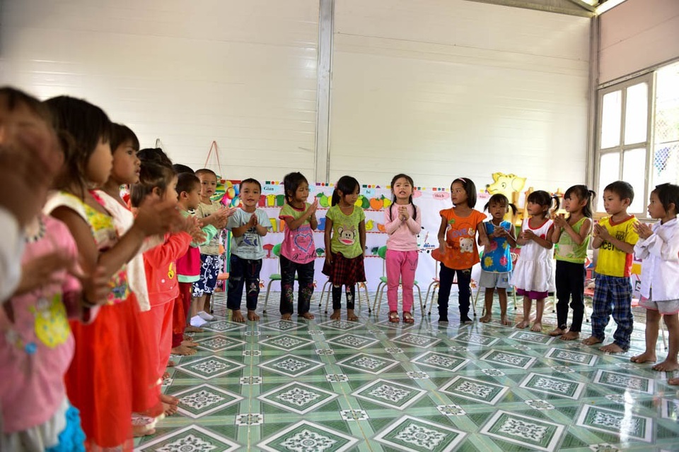 Khánh thành công trình phòng học Dân trí thứ 13 tại Điện Biên - 12 Khánh thành công trình phòng học Dân trí thứ 13 tại Điện Biên - 12