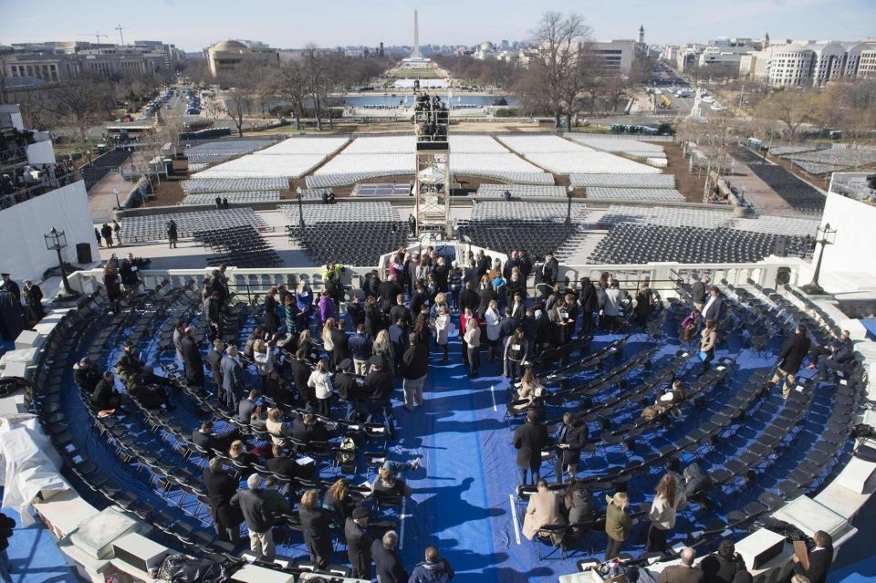 Washington tất bật chuẩn bị cho lễ nhậm chức của ông Trump - 10 Nhằm đảm bảo lễ nhậm chức diễn ra thành công nhất, vào ngày 15/1, một số người đã được giao nhiệm vụ đóng thế các nhân vật quan trọng để tập dượt trước lễ nhậm chức tại Điện Capitol (Ảnh: AFP)