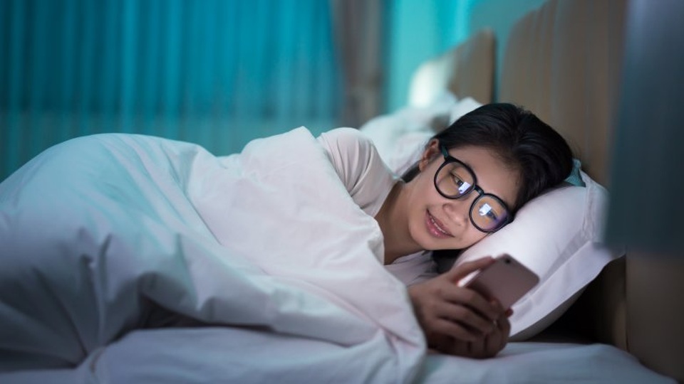Điều gì sẽ xảy ra khi bạn chăm chú vào điện thoại suốt ngày? - 7 Điều gì sẽ xảy ra khi bạn chăm chú vào điện thoại suốt ngày? - 7
