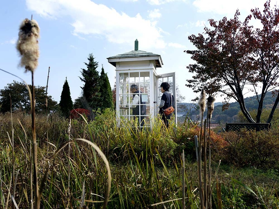 Sự thật chiếc điện thoại 'kết nối' với thế giới bên kia - 2 Sự thật chiếc điện thoại 'kết nối' với thế giới bên kia - 2