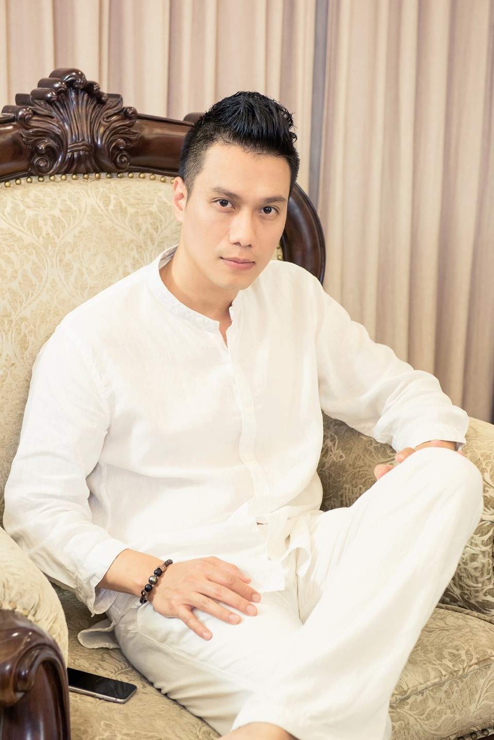 NSND Hoàng Dũng, diễn viên Việt Anh đón dâu mới “thế chỗ” Đan Lê - 5 Vẻ điển trai, lịch lãm của diễn viên Việt Anh.