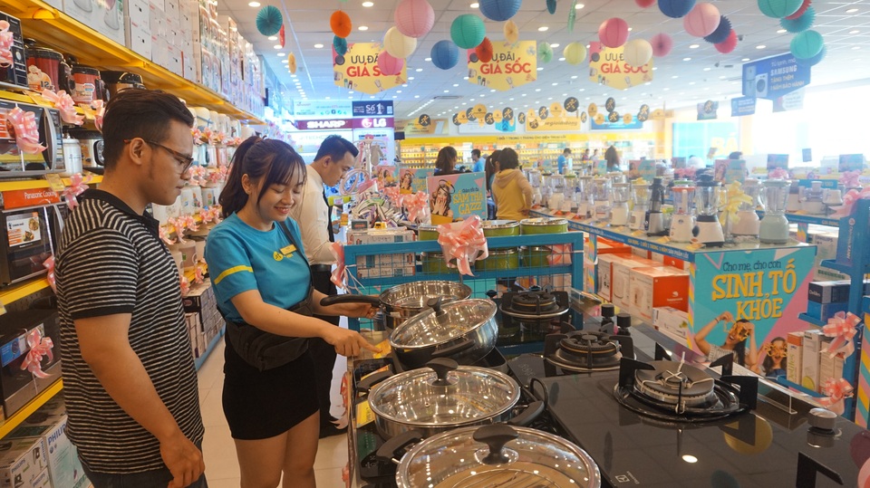Điện máy Xanh trở thành “đối tác kim cương” của Sunhouse - 2
Điện máy Xanh đang có một bước phát triển thần tốc trong thị trường buôn bán gia dụng khi hợp tác vs nhiều đối tác uy tín