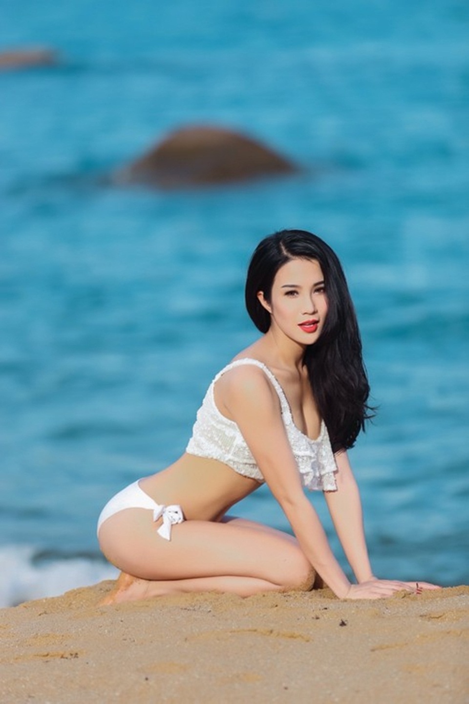 Ngắm “Quả bom gợi cảm” Diệp Lâm Anh quyến rũ khó cưỡng - 12 “Ngày xưa mà người ta chê mình xấu thì cũng đúng. Đặc biệt là mấy năm trước mình còn thô lắm, vì là dân thể thao mà. Sau nhiều năm không hoạt động thể thao chuyên nghiệp nữa nên cơ thể cũng bớt cơ bắp hơn”, Diệp Lâm Anh nói.