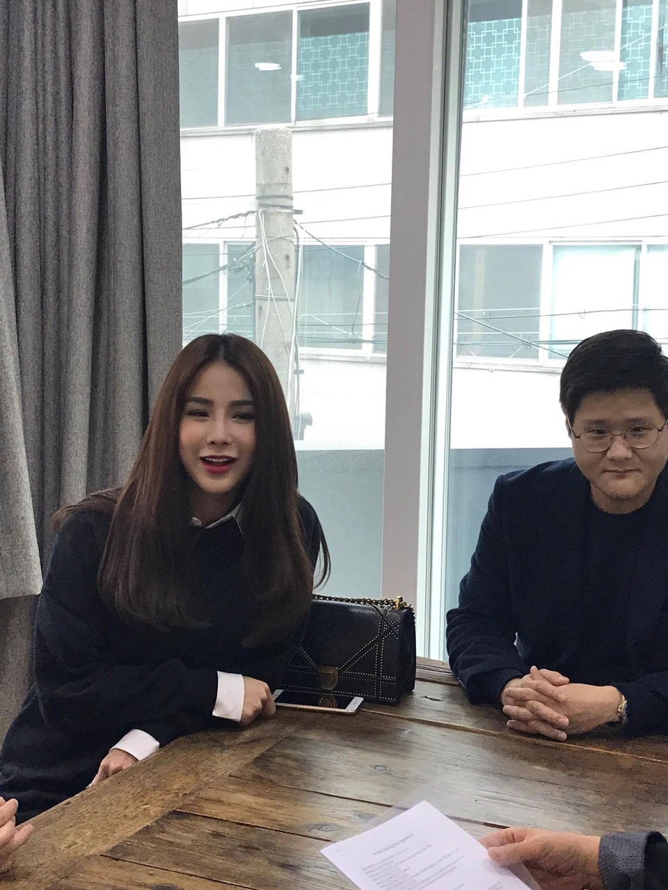 Siêu sao Hàn Quốc So Ji Sub sắp tới Việt Nam? - 3 Sau khi bàn bạc thống nhất, đại diện Diệp Lâm Anh cho biết, ngày 21/11 So Ji Sub sẽ đáp chuyến bay đến TPHCM và ngày 22/11 anh sẽ tham dự sự kiện tại đây.