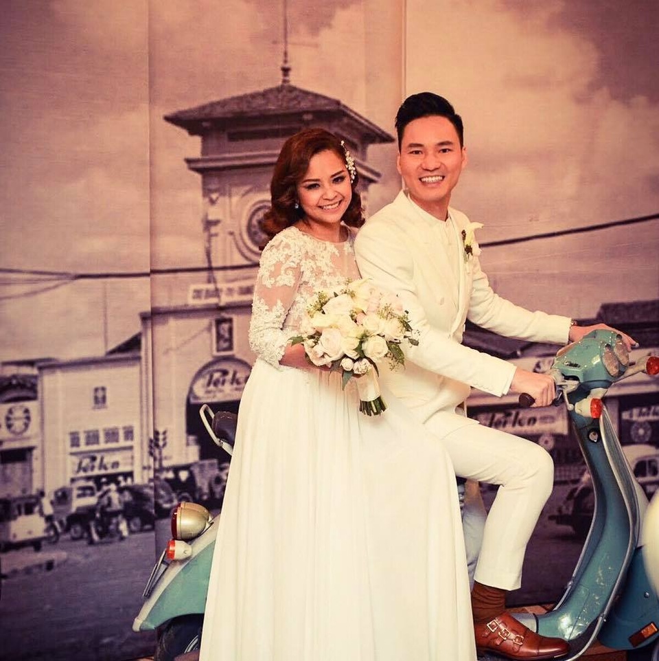 Đình Bảo nói gì về lùm xùm Việt Hương diễn hài tục trong đám cưới? - 1 Ảnh cưới của Đình bảo với Helen Nguyễn. Ảnh: ĐB.
