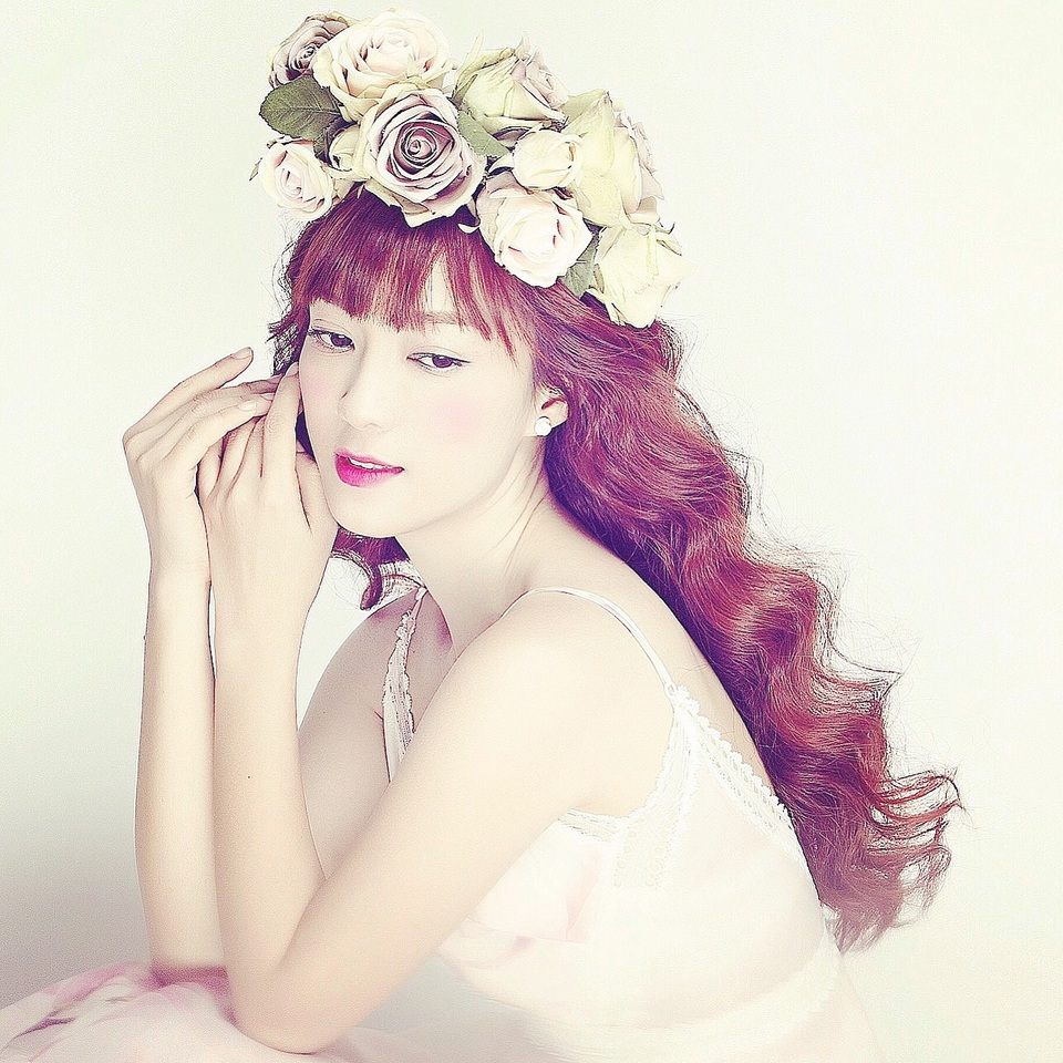 Trước đó, Đinh Hương tung ra sản phẩm dành cho những bạn còn độc thân, hay có người yêu nhưng vẫn cảm thấy cô đơn như mình thì trong ngày Valentine cô nhận được bó hoa khá xinh xắn.