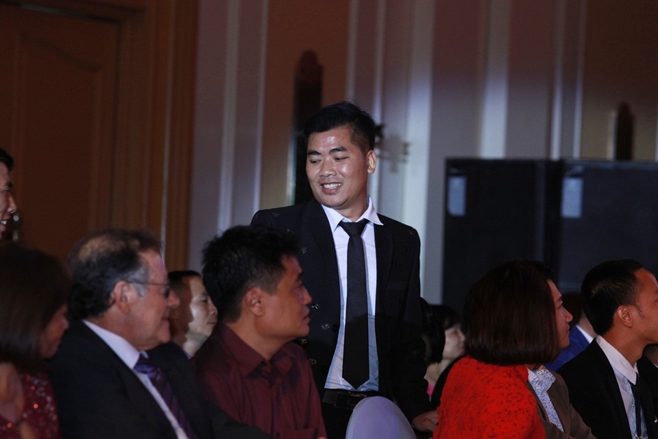 NTK Đỗ Trịnh Hoài Nam và các doanh nhân hảo tâm ủng hộ đồng bào miền Trung - 6 Ông Đình Quang Ánh - Giám đốc Công ty Du lịch hàng không Ánh Thủy.