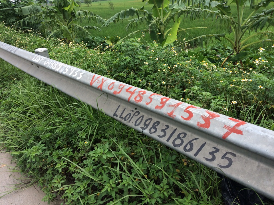 Thợ vá xe kiếm tiền “mệt nghỉ” vì đinh "bỗng dưng" rải đầy đường! - 4 Thợ vá xe kiếm tiền “mệt nghỉ” vì đinh "bỗng dưng" rải đầy đường! - 4