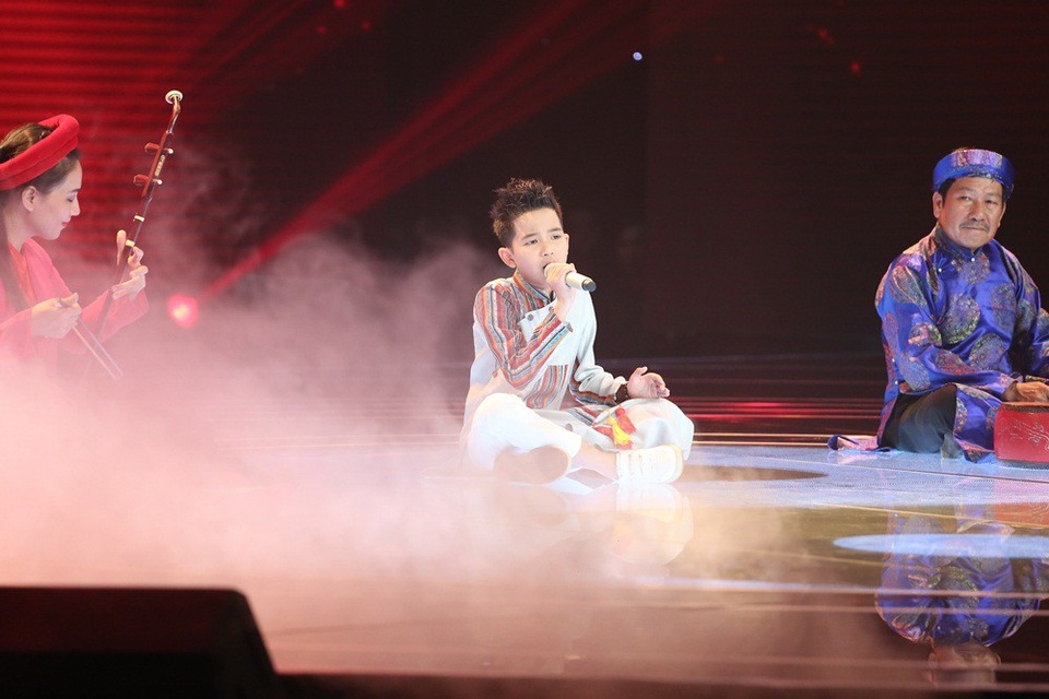 “Cậu bé ả đào” Đình Tâm chưa từng gây thất vọng ở bất kỳ vòng thi nào. Ngay từ đầu, với giọng trời phú “đặt để” vào những ca khúc âm hưởng dân ca, nhạc dân tộc đã tôn lên ưu điểm trong giọng ca của Đình Tâm. Trong đêm thi quyết định, Đình Tâm một lần nữa thể hiện tài năng với ca khúc âm hưởng truyền thống “Xẩm thập âm”.