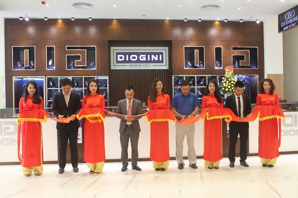 
Ban Lãnh đạo DIOGINI vui mừng tham dự Lễ cắt băng khánh thành showroom mới
