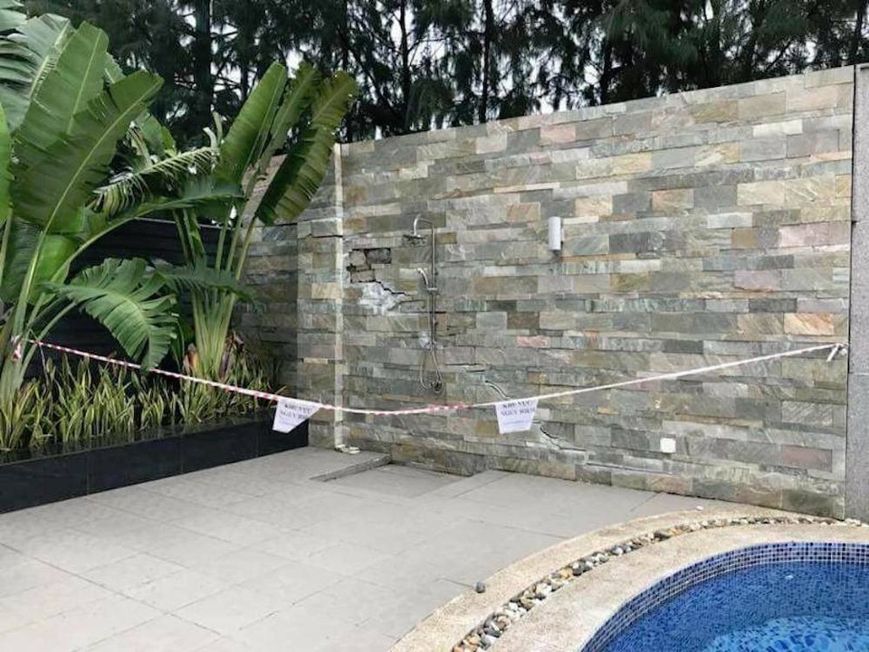 "Vỡ mộng” với chung cư cao cấp - 4 Bức tường bị nứt và có nguy cơ đổ sập bất cứ lúc nào.