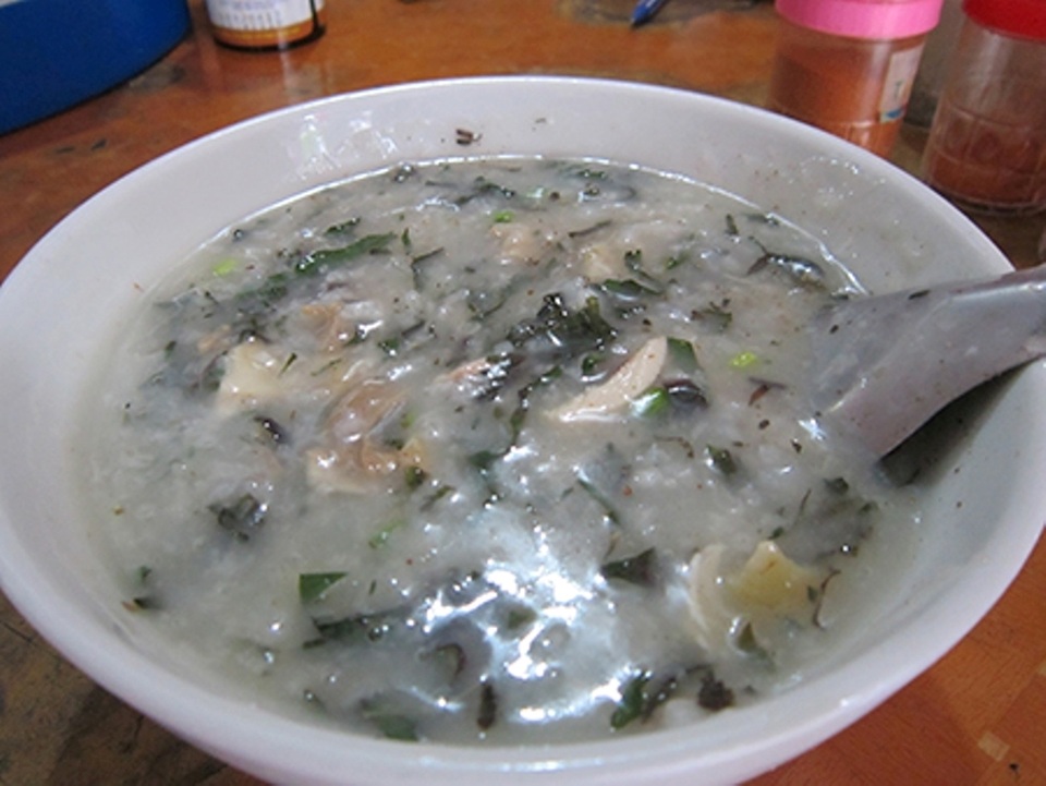 Khám phá phố ẩm thực Lý Quốc Sư nổi tiếng đất Hà thành - 4 Bát cháo khá ngon và đầy đủ chất dinh dưỡng.