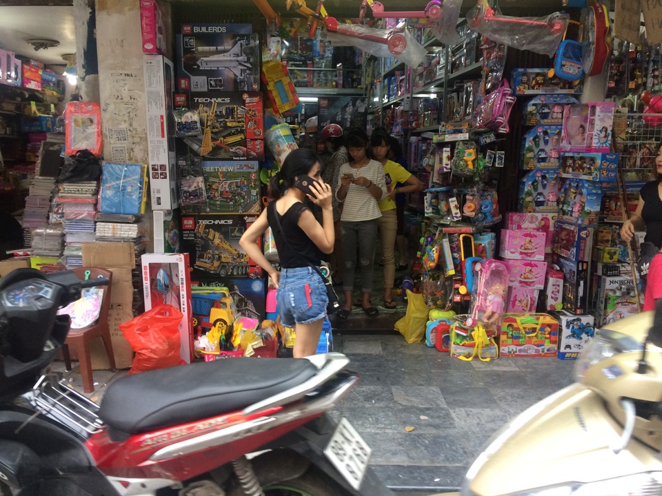 Đồ chơi trung thu không rõ nguồn gốc: Tịch thu không xuể vì quá lãi! - 3 Đồ chơi trung thu không rõ nguồn gốc: Tịch thu không xuể vì quá lãi! - 3