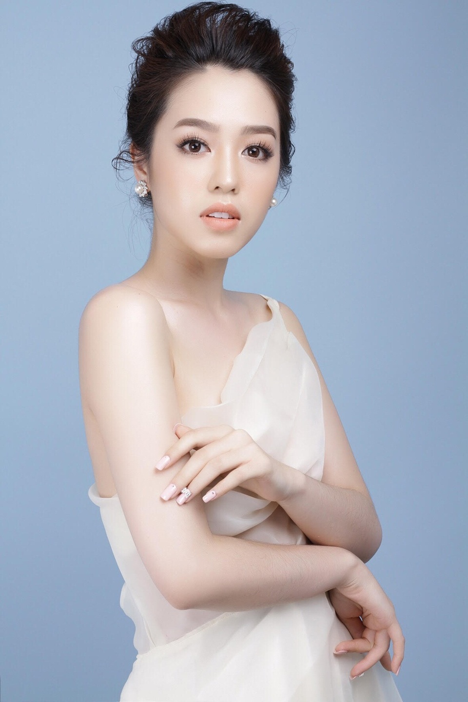 Nhan sắc hút hồn của nữ sinh Hàng không, Cảnh sát thi Miss Universe Vietnam - 3 Năm 6 tuổi, cô từng cùng ba mẹ đến thăm Làng Phong Hàn Mặc Tử. Vì còn quá nhỏ nên lúc đó Thanh Thảo đã sợ và ám ảnh với những gì cô chứng kiến trong chuyến đi. Kể từ đó, cô không dám ngủ một mình và thường xuyên gặp ác mộng. Sau này, khi được học về thơ Hàn Mặc Tử trong chương trình phổ thông, Thanh Thảo hiểu hơn về cuộc đời của thi sĩ và những người mắc bệnh giống ông.