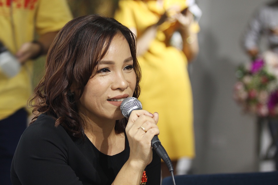 Em gái diva Mỹ Linh gây xúc động với tự truyện về hành trình chống bệnh ung thư - 2 Em gái diva Mỹ Linh chia sẻ những câu chuyện xúc động xung quanh cuốn tự truyện của mình.