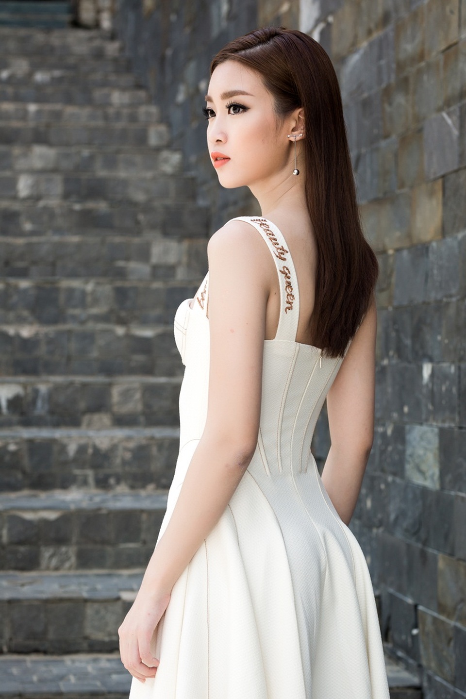 Hoa hậu Mỹ Linh “lột xác” gợi cảm đi chấm thi The Face - 1 Lịch ghi hình của The Face không ảnh hưởng tới tiến độ học tập nên cô mới có thể tham dự.