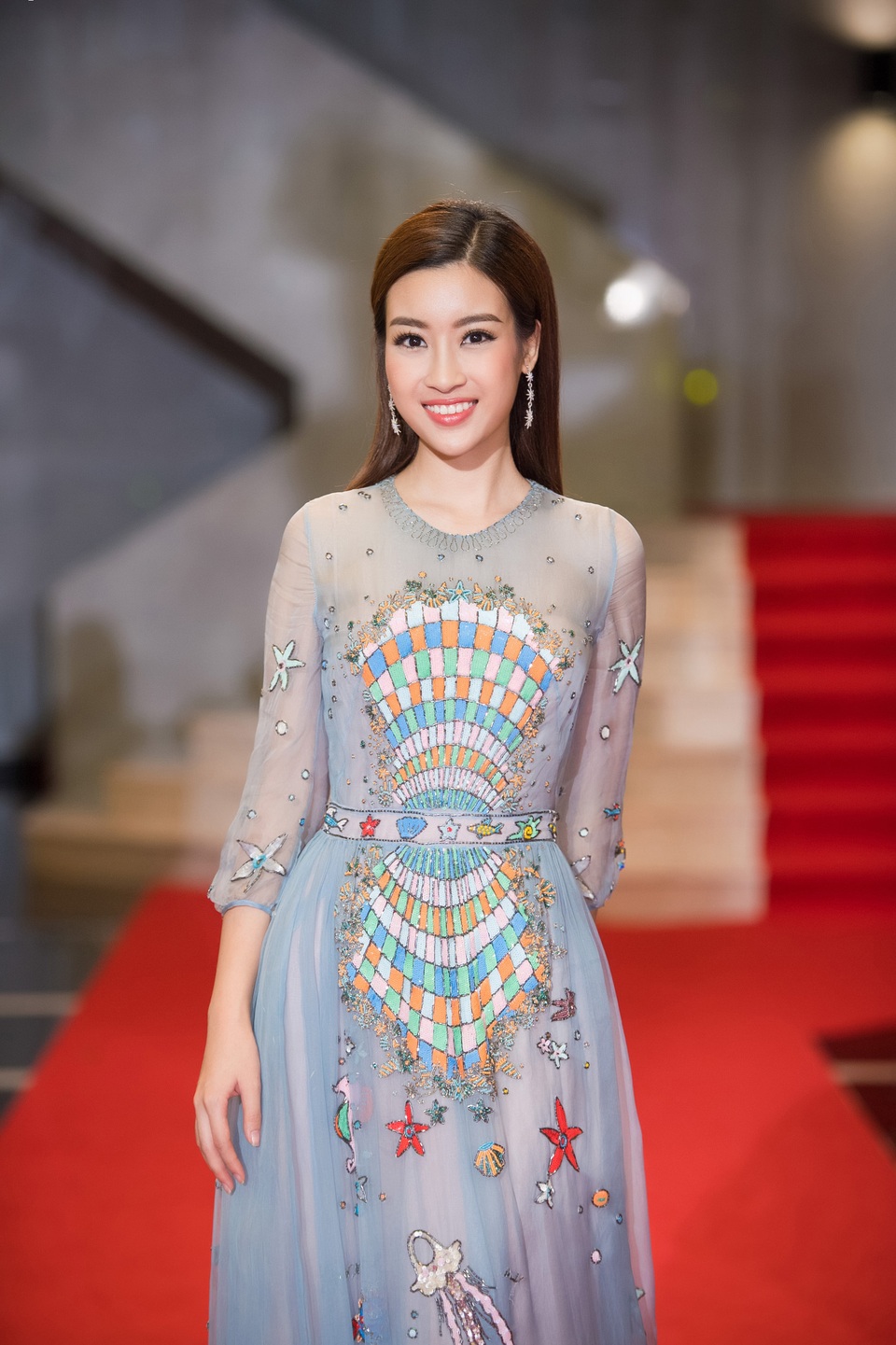 “Lương Bổng” không mong Người phán xử có phần 2, “cô Đẩu” trẻ trung bên bạn gái - 16 Đỗ Mỹ Linh cho biết, hiện tại cô đang tích cực luyện tập, chuẩn bị cho Hoa hậu Thế giới. Cô hi vọng mình có thể góp sức làm nên niềm tự hào cho Tổ quốc ở đấu trường sắc đẹp danh giá.