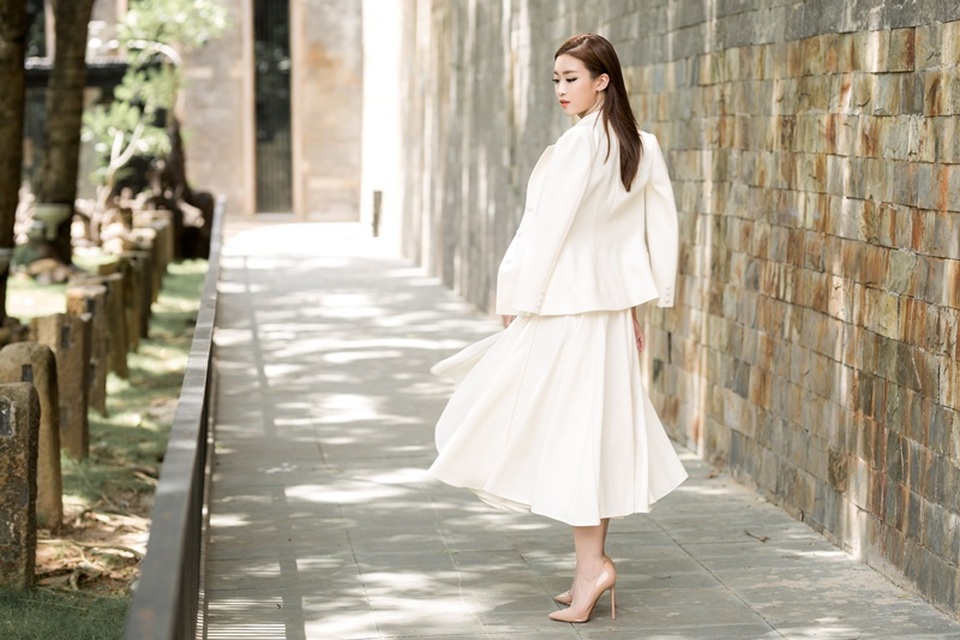Hoa hậu Mỹ Linh “lột xác” gợi cảm đi chấm thi The Face - 12 Hoa hậu Mỹ Linh “lột xác” gợi cảm đi chấm thi The Face - 12