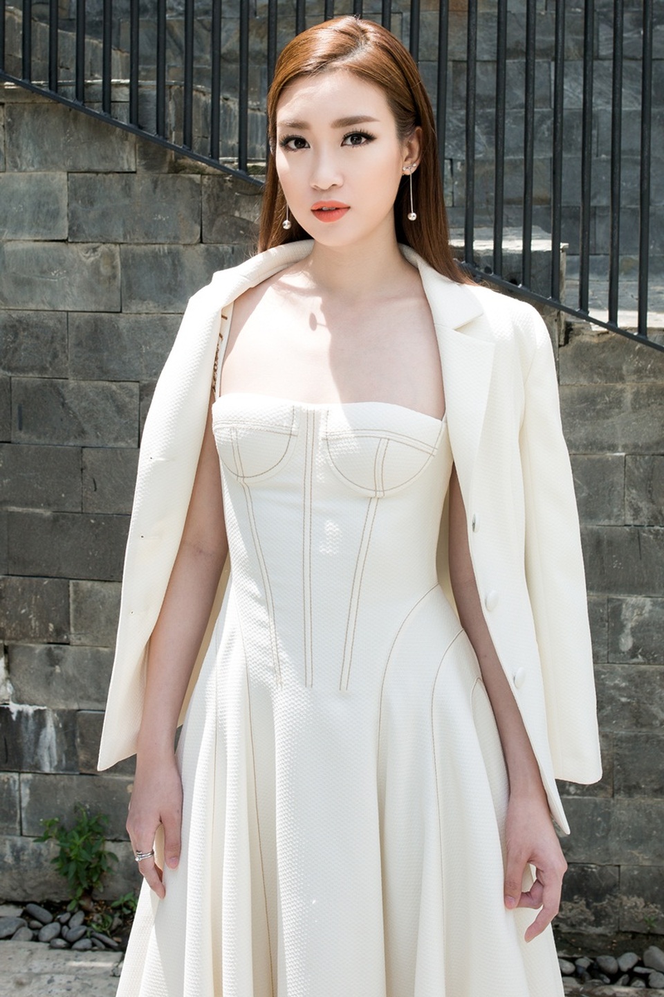 Hoa hậu Mỹ Linh “lột xác” gợi cảm đi chấm thi The Face - 8 Hoa hậu Mỹ Linh “lột xác” gợi cảm đi chấm thi The Face - 8