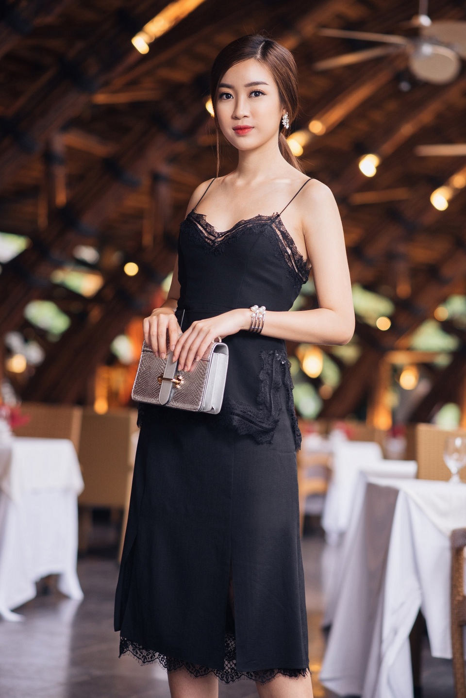 Hoa hậu Đỗ Mỹ Linh khoe vóc dáng nuột nà đón chào mùa hè - 2 Kể từ khi đăng quang Hoa hậu Việt Nam 2016, Đỗ Mỹ Linh càng trở nên hoàn thiện ngoại hình.