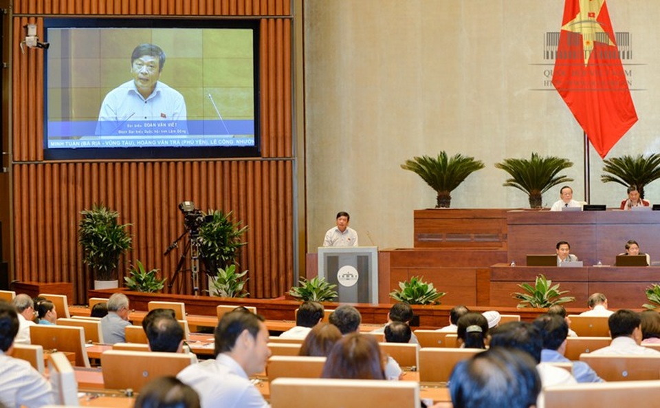 Bài ca “được mùa mất giá” hát đi hát lại dù không được cấp phép! - 1 Theo đại biểu Đoàn Văn Việt, các biện pháp tình thế, giải cứu hàng nông sản lại được đặt ra nhưng chưa thể làm yên lòng bà con nông dân