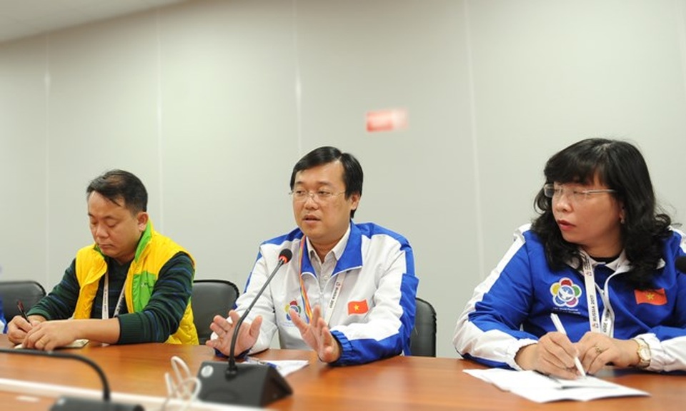 Mời Đội cận vệ trẻ Nước Nga Thống nhất tham gia tình nguyện tại Việt Nam - 1
Bí thư thứ nhất T.Ư Đoàn Lê Quốc Phong trao đổi tại buổi tiếp