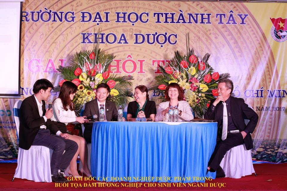 ĐH Thành Tây tạo đột phá với mô hình học ngành dược tiên tiến - 3 Giám đốc các doanh nghiệp dược phẩm trong buổi tọa đàm hướng nghiệp cho sinh viên ngành dược.