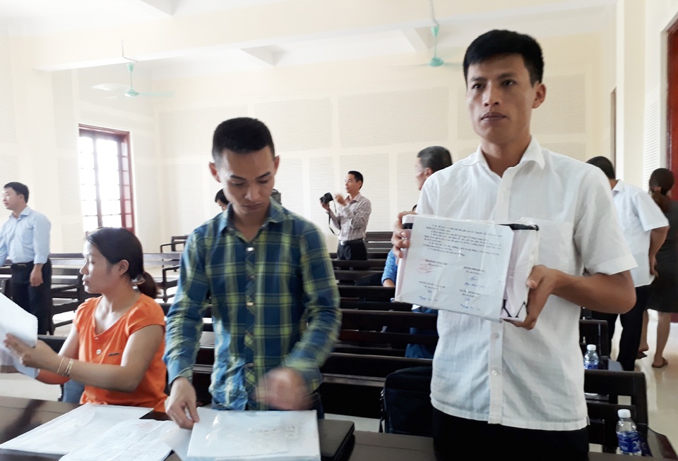 Doanh nghiệp kiện Chi cục Thuế, yêu cầu bồi thường 23 tỷ đồng! - 1 Ông Trần Tử Trường và số hóa đơn bị niêm phong