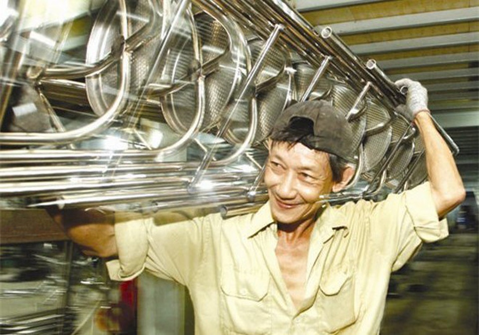 Chuyên gia Bùi Trinh: 10 năm qua, doanh nghiệp nhỏ "đứng im", không phát triển - 1 Các DN nhỏ và vừa vẫn không thể phát triển; tỷ trọng giá trị gia tăng của khu vực này trong GDP rất thấp và không hề thay đổi trong suốt từ 10 năm qua