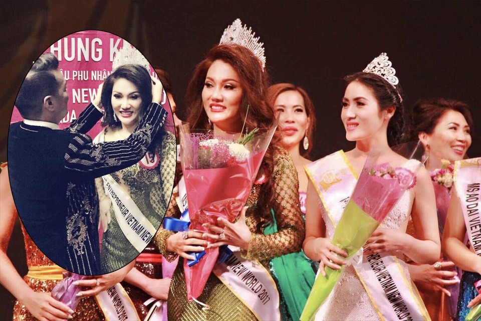 Người đẹp ngành thẩm mỹ đăng quang Hoa hậu Doanh nhân Việt Nam Thế giới 2017 - 11 Mr Đàm trao vương miện cho Hoa hậu Doanh nhân Việt Nam Thế Giới 2017. Đây là lần đầu tiên, ca sĩ Đàm Vĩnh Hưng giữ vai trò là BGK chính của cuộc thi nhan sắc tại nước ngoài.
