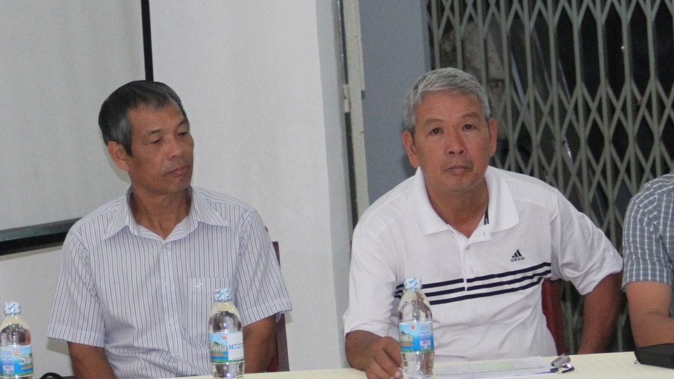 “Nếu dùng quá nhiều cầu thủ U23, Việt Nam không dễ thắng Campuchia” - 1 Cựu HLV Đoàn Minh Xương (phải) cho rằng cần bổ sung nhân sự cho phù hợp với tính chất của đội tuyển quốc gia (ảnh: Trọng Vũ)