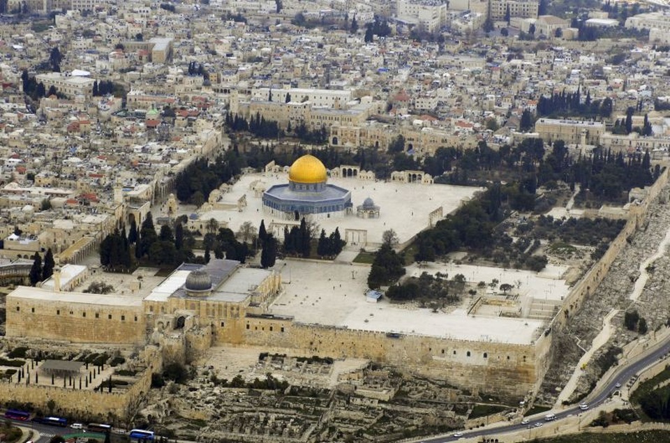 Jerusalem - vùng đất thiêng âm ỉ xung đột giữa “chảo lửa” Trung Đông (Kỳ I) - 3
Đền thờ mái vòm bằng vàng Dome of the Rock là rất ling thiêng với người Hồi giáo (Ảnh: Hexapolis)