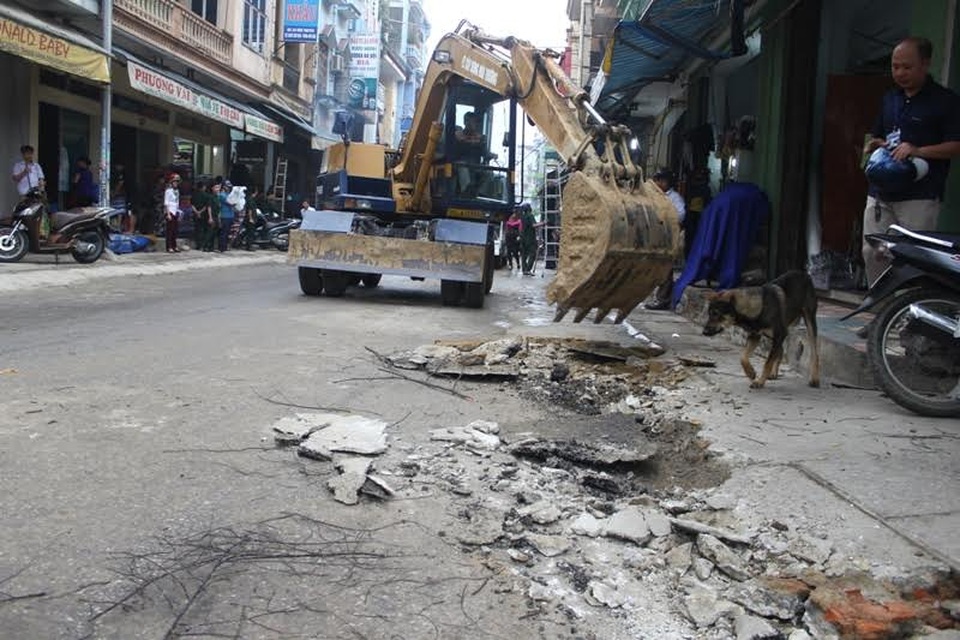 Thanh Hóa: Cẩu nhiều "xế hộp" lấn chiếm lòng đường, vỉa hè - 4