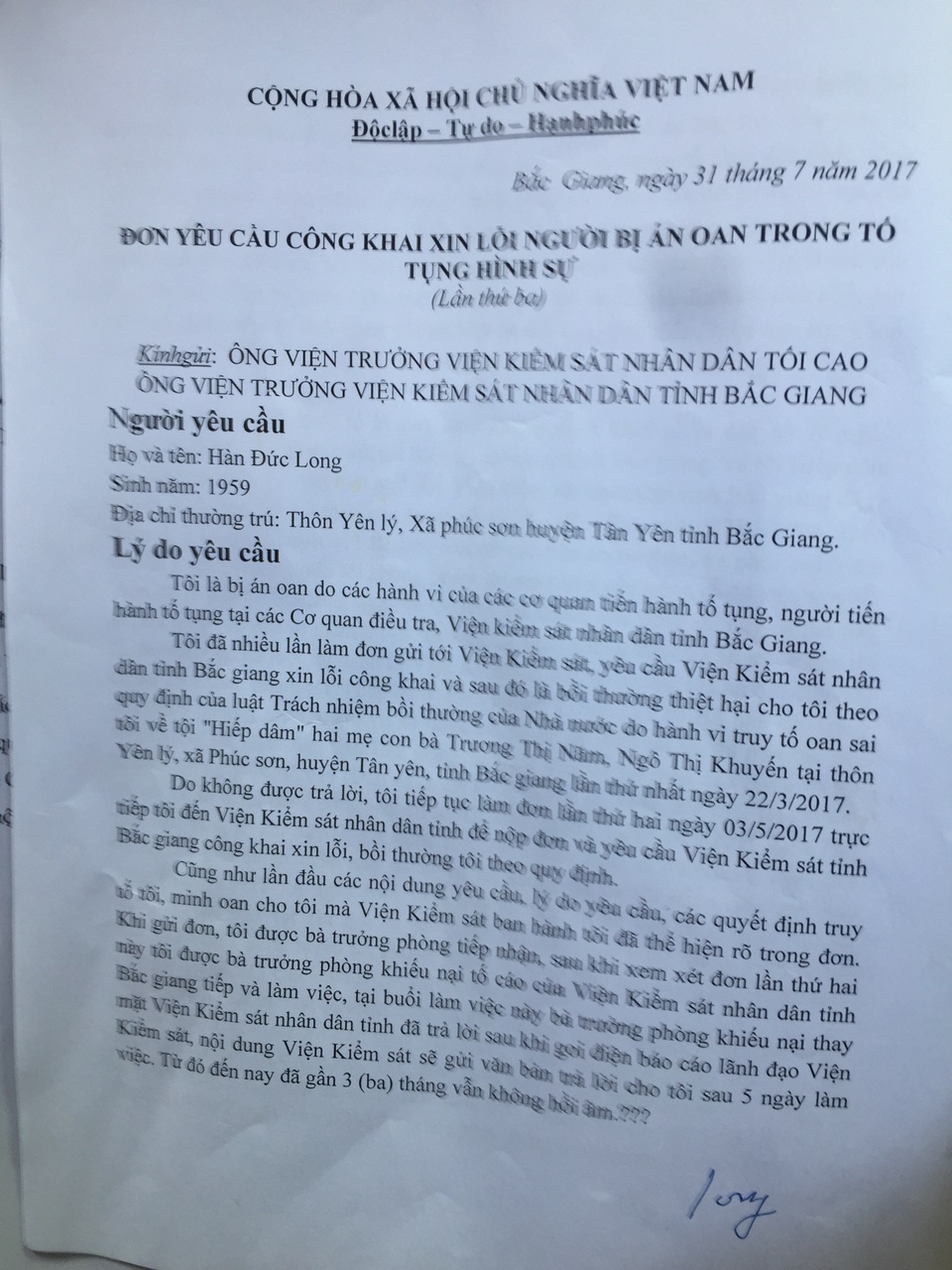 "Tử tù" Hàn Đức Long lần thứ 3 gửi đơn yêu cầu được xin lỗi, bồi thường - 2
Đơn yêu cầu lần 3 của tử tù Hàn Đức Long gửi VKSND tỉnh Bắc Giang