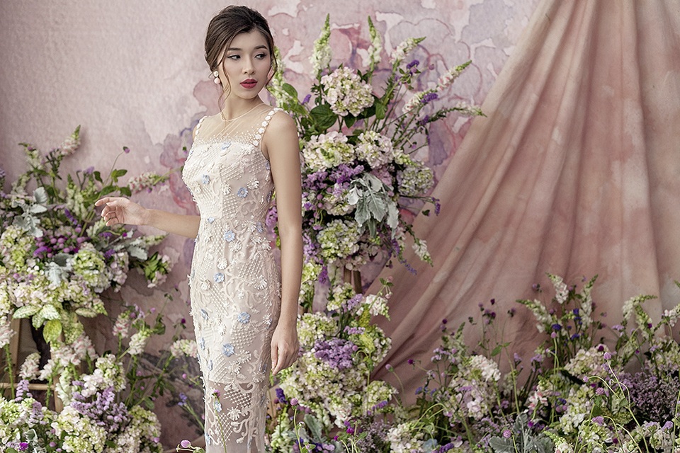 Đồng Ánh Quỳnh The Face khoe dáng nuột nà với đầm xuyên thấu - 5 Thiết kế ngắn trên gối, phù hợp với phong cách quyến rũ của những cô nàng thành thị hiện đại khi phối cùng vải xuyên thấu mỏng manh bên trên.