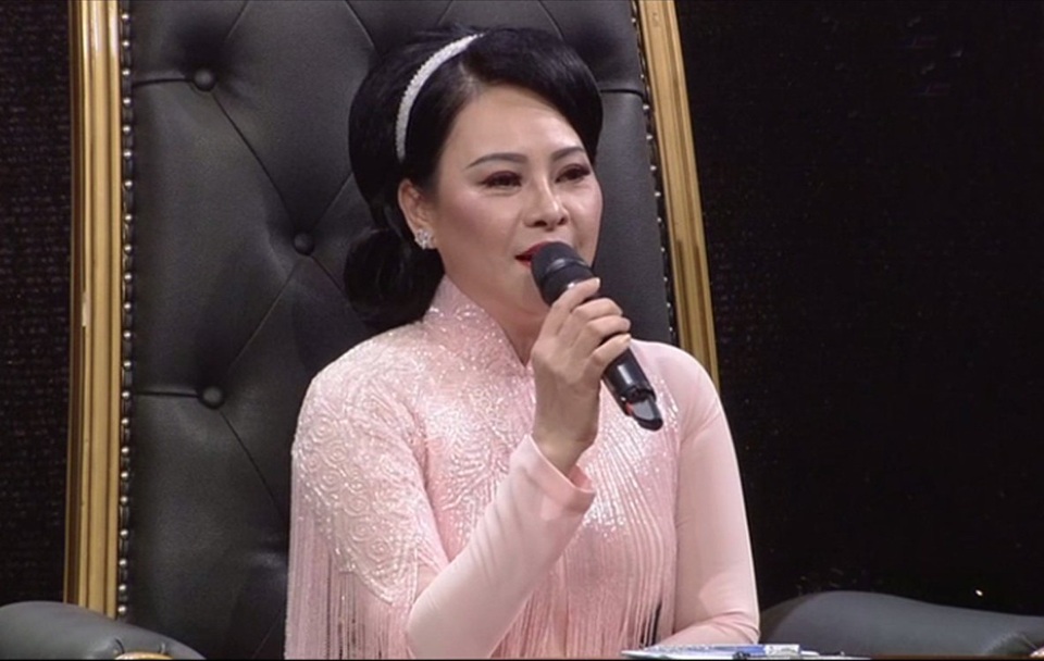 Ca sĩ Đông Đào nhận xét: “Trong phần đơn ca, với tà áo dài trắng, Hà Thu đã thể hiện liên khúc mùa hè vẽ lên cả một bức tranh để nhớ lại thời học sinh. Những ca khúc em chọn đòi hỏi quãng giọng rất cao, nhiều khi cô lên không tới, nên khi Hà Thu hát khiến cô thót tim vì không hiểu sao em chọn tông cao như vậy và em đã hát tốt 3 bài. Với cô, hôm nay Hà Thu tuyệt vời.