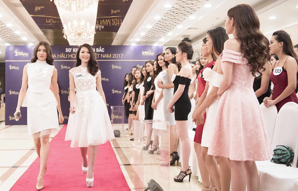 Á hậu Lệ Hằng xúc động với tiệc sinh nhật bất ngờ - 3