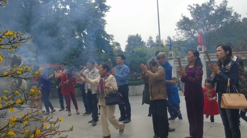 Hàng ngàn lượt khách đổ về Khu di tích Ngã ba Đồng Lộc - 5 Năm nào cũng vậy, lượng du khách đổ về Khu di tích Ngã ba Đồng Lộc rất đông