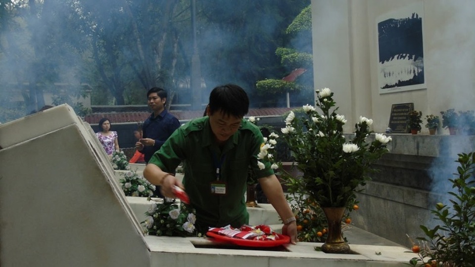 Hàng ngàn lượt khách đổ về Khu di tích Ngã ba Đồng Lộc - 4 Hàng ngàn lượt khách đổ về Khu di tích Ngã ba Đồng Lộc - 4