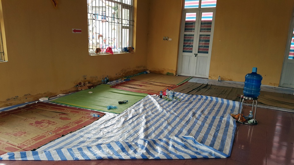 Bên trong nơi 19 chiến sĩ bị giữ hơn 1 tuần qua.