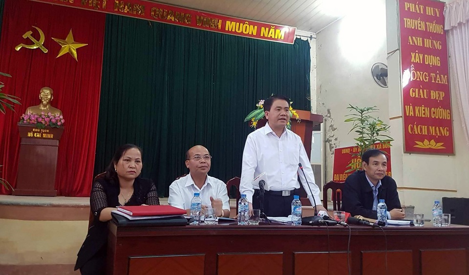 Chủ tịch UBND TP Hà Nội Nguyễn Đức Chung chủ trì cuộc đối thoại, giải đáp các thắc mắc, kiến nghị của người dân.