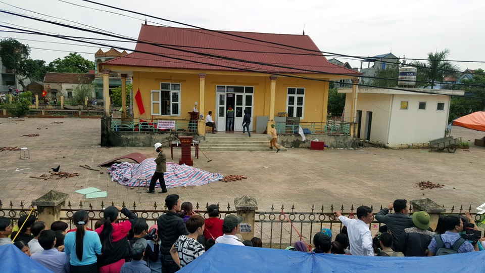 Nhà văn hóa thôn Hoành, nơi 19 cán bộ chiến sĩ bị giữ.