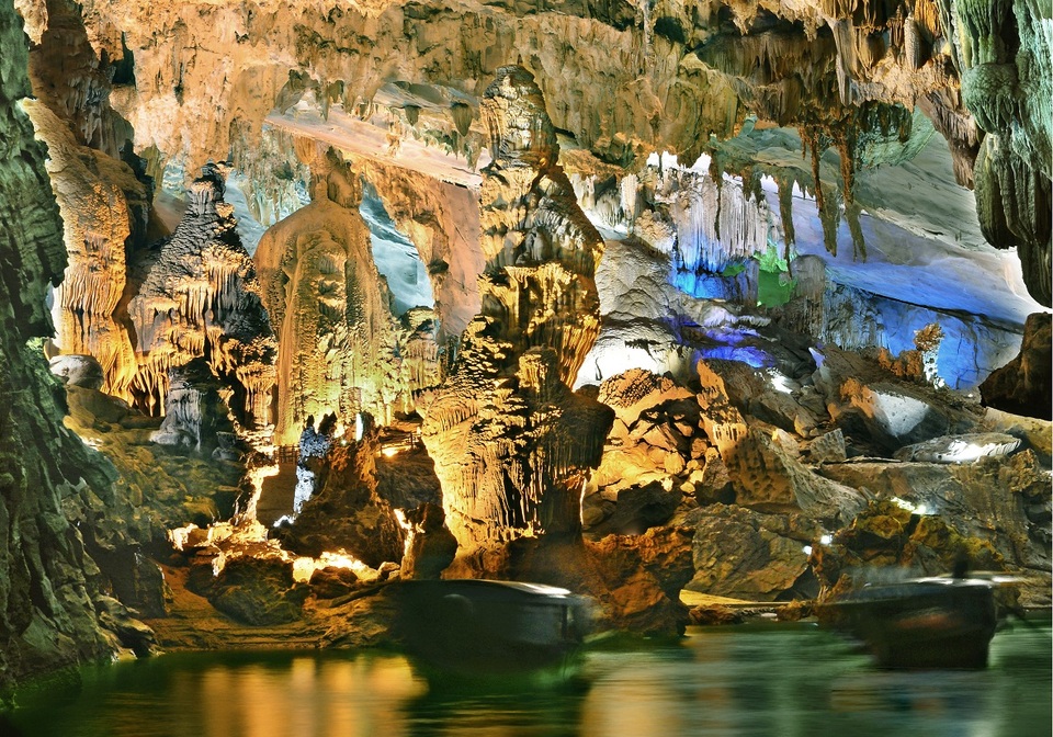 Chuyên gia phản đối việc tổ chức Hoa hậu Hoà bình trong động Thiên đường - 1 Nét hoang sơ, kỳ vĩ của động Thiên đường. Ảnh: TL.