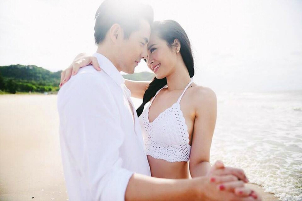 Tự Long làm thơ... xin lỗi vợ, Hà Hồ phủ nhận “cạch mặt” Mr Đàm - 8 Ca sĩ Đông Nhi thay đổi ảnh bìa gợi cảm và tình tứ bên cạnh Ông Cao Thắng