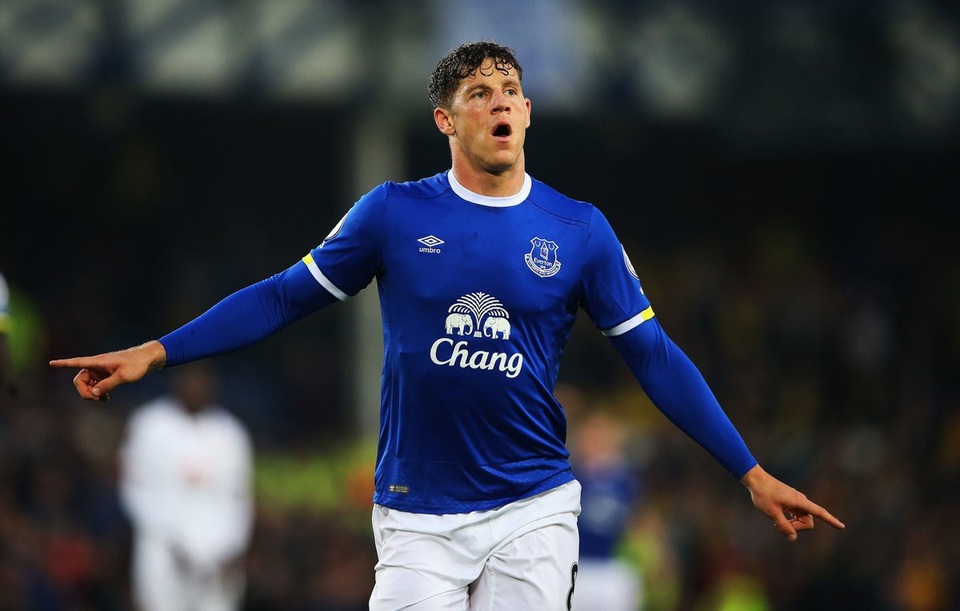 Chấn thương đã ngăn Ross Barkley cập bến Chelsea trong mùa Hè 2017. Dù vậy, cầu thủ người Anh vẫn chưa nguôi ý định ra đi. Everton cũng cần bán gấp cầu thủ này (người chưa ra sân từ đầu mùa) để gỡ gạc vốn trong bối cảnh hợp đồng của anh sẽ hết hạn hợp đồng vào cuối mùa giải.