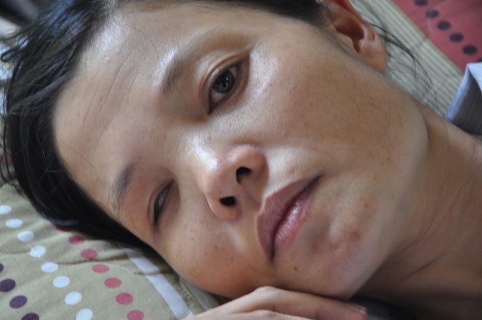 Bạn đọc Dân trí giúp đỡ chị Nguyễn Thị Thu hơn 120 triệu đồng để phẫu thuật tim - 4 Chị Thu gần như đã hết hi vọng vì không biết vay ai tiền cho ca mổ.