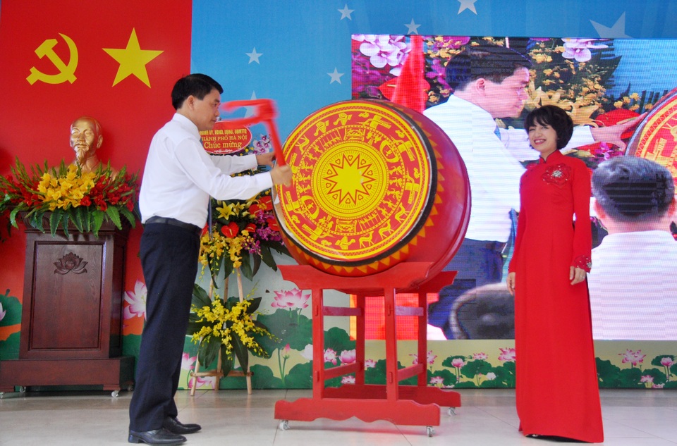 Chủ tịch UBND TP Hà Nội đánh trống khai giảng năm học mới - 7 Chủ tịch UBND TP Hà Nội đánh trống khai giảng năm học mới
