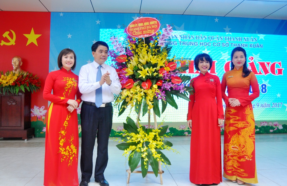 Chủ tịch UBND TP Hà Nội đánh trống khai giảng năm học mới - 8 Chủ tịch UBND TP Hà Nội đánh trống khai giảng năm học mới - 8