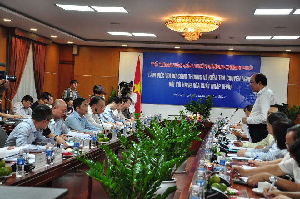 Cải cách "lịch sử", Bộ trưởng Công Thương khẳng định không phải "phiêu lưu chính trị" - 1
Tổ trưởng Tổ công tác của Chính phủ đánh giá cao việc cắt giảm mạnh số lượng điều kiện, giấy phép kinh doanh của ngành công thương