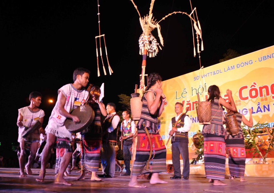 Nối nhịp cồng chiêng trên cao nguyên Lâm Đồng - 3 Văn hóa cồng chiêng - loại hình văn hóa được xem là “báu vật” của các dân tộc Tây Nguyên, thường được thấy trong các lễ hội của địa phương